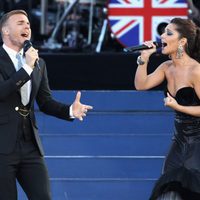 Gary Barlow y Cheryl Cole en el concierto del Jubileo de Diamante de la Reina Isabel II