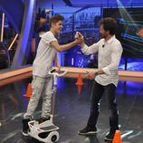 Justin Bieber y Pablo Motos con un patinete eléctrico en 'El Hormiguero'