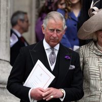 Carlos de Inglaterra y la Duquesa de Cornualles en la misa de acción de gracias del Jubileo