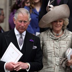 Carlos de Inglaterra y la Duquesa de Cornualles en la misa de acción de gracias del Jubileo