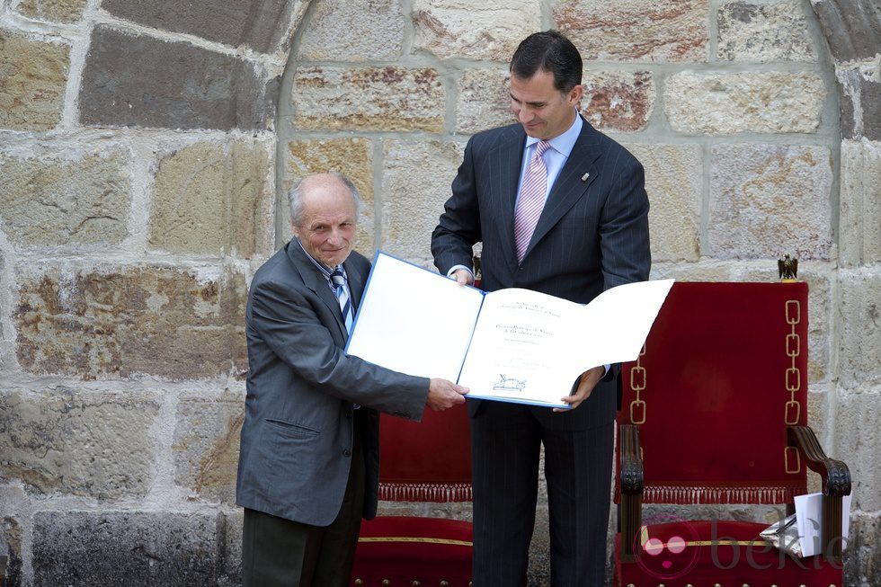 Don Felipe entrega el Premio Príncipe de Viana 2012 a Antonio López en Leyre