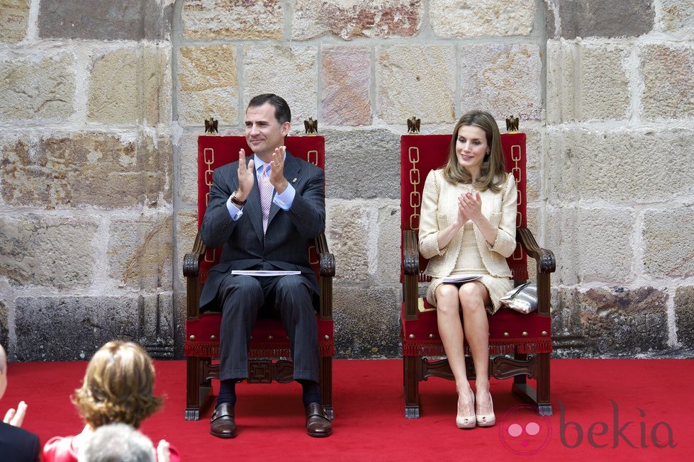 Los Príncipes Felipe y Letizia en la entrega del Premio Príncipe de Viana de la Cultura 2012