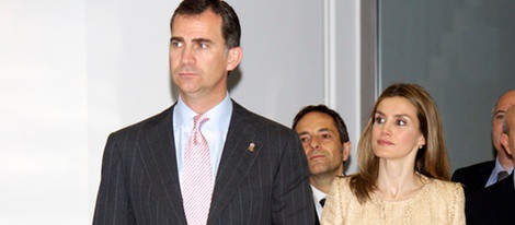 Los Príncipes Felipe y Letizia durante su visita a Pamplona
