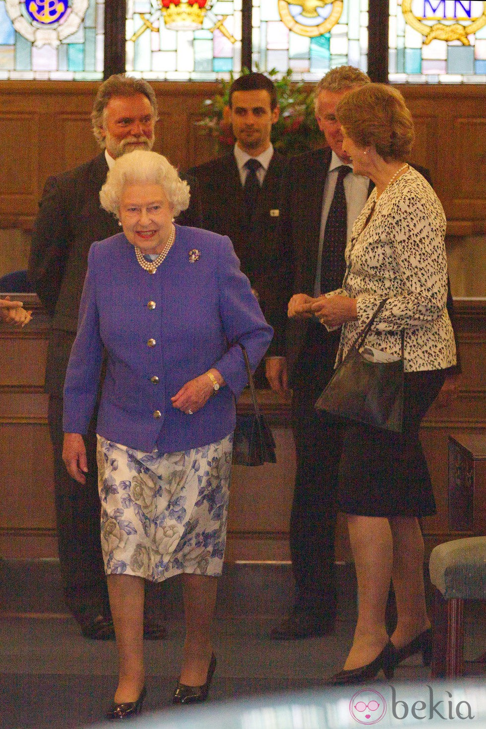 La Reina Isabel II visita en el hospital al Duque de Edimburgo