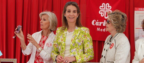 La Infanta Elena presidió la mesa de cuestación del 'Día de Caridad'
