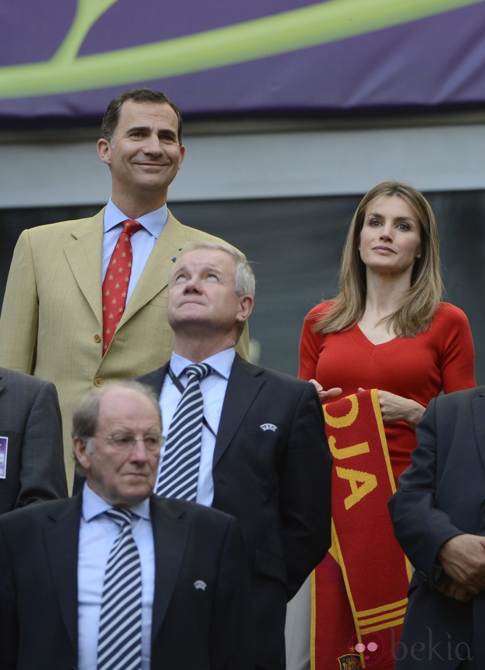 Los Príncipes Felipe y Letizia animan a la Selección Española en su debut contra Italia