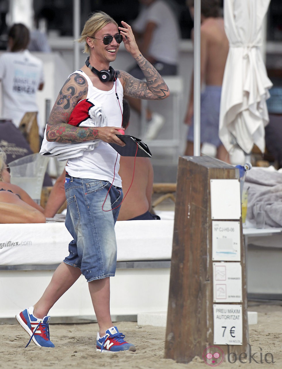 Guti llega a una playa de Ibiza