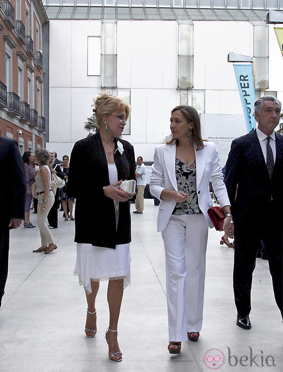 Carmen Cervera y Elvira Fernández Balboa en la inauguración de la exposición 'Hopper'