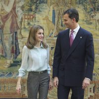Felipe y Letizia, muy cómplices en la reunión con los Patronatos de la Fundación Príncipe de Asturias