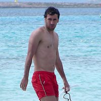 Raúl con el torso desnudo en Formentera