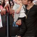 Justin Bieber con su hermano en los MuchMusic Video Awards 2012