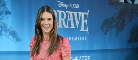 Alessandra Ambrosio en el estreno de 'Brave' junto a su hija Anja Louise