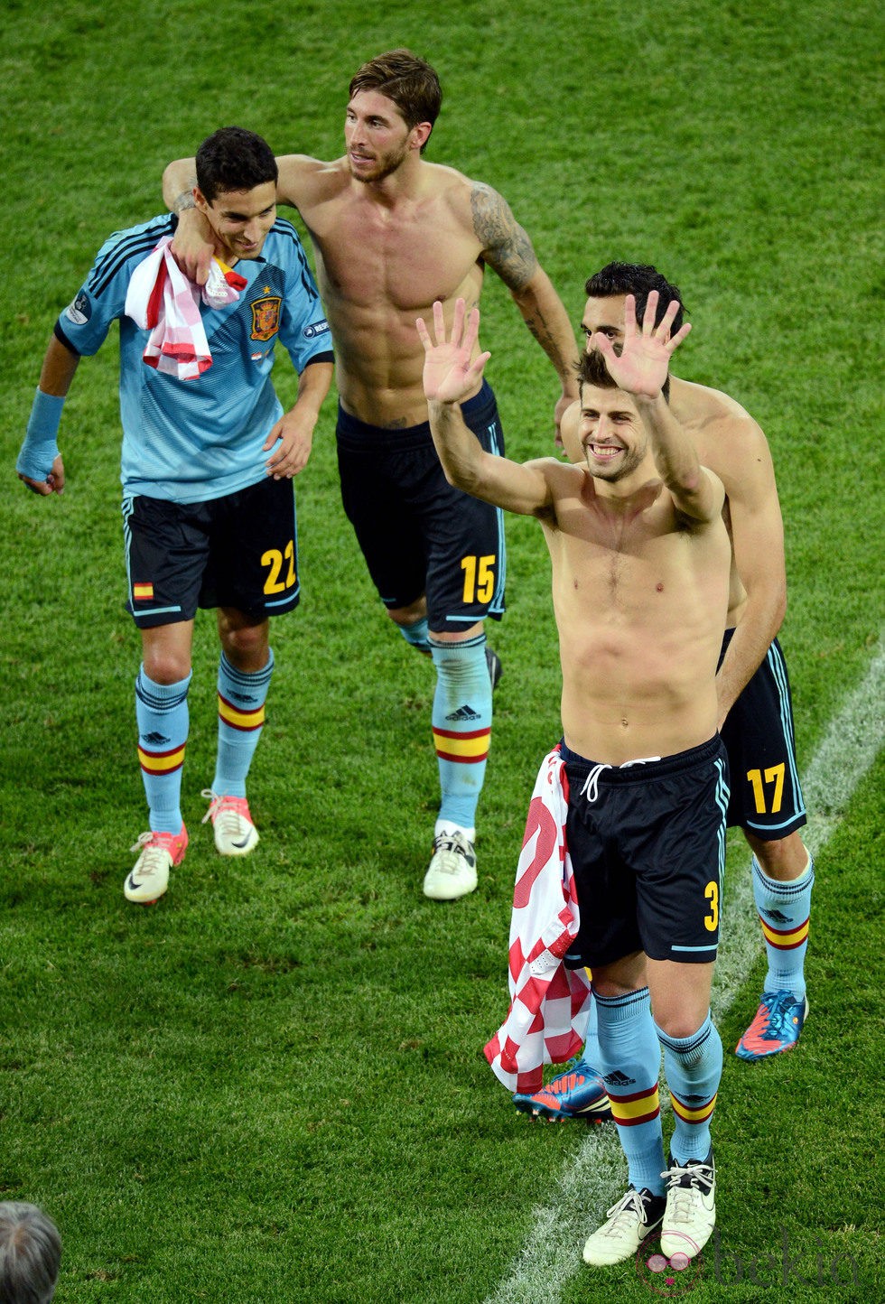 Jesús Navas, Sergio Ramos y Gerard Piqué tras ganar a Croacia en la Eurocopa