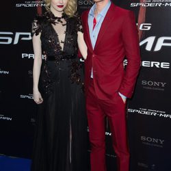 Emma Stone y Andrew Gardfield en la presentación de 'The Amazing Spiderman' en París