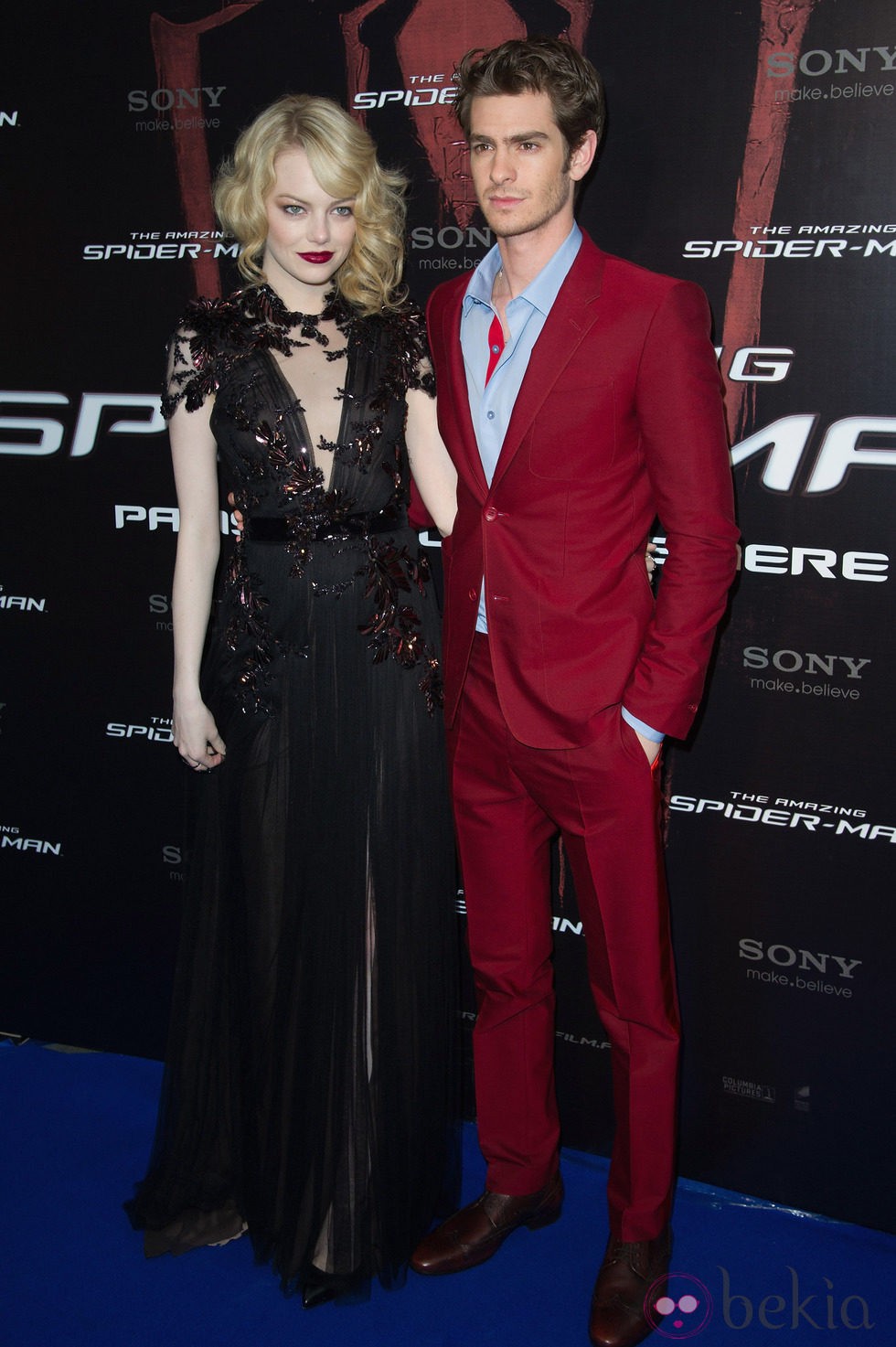 Emma Stone y Andrew Gardfield en la presentación de 'The Amazing Spiderman' en París