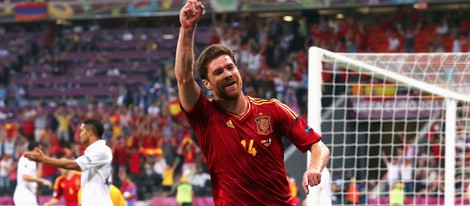 Xabi Alonso celebra su gol en el España - Francia de la Eurocopa
