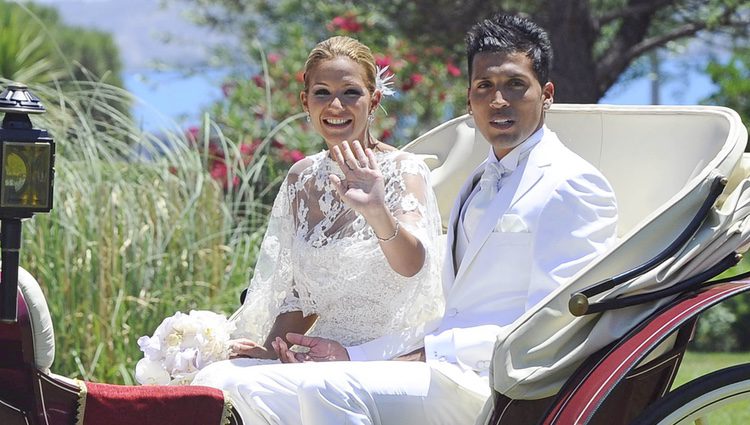 Tamara Gorro y Ezequiel Garay llegan a su boda en carroza de caballos