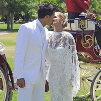 Tamara Gorro y Ezequiel Garay se besan en su boda