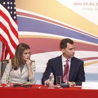 Los Príncipes Felipe y Letizia con Hillary Clinton en el Foro España-Estados Unidos