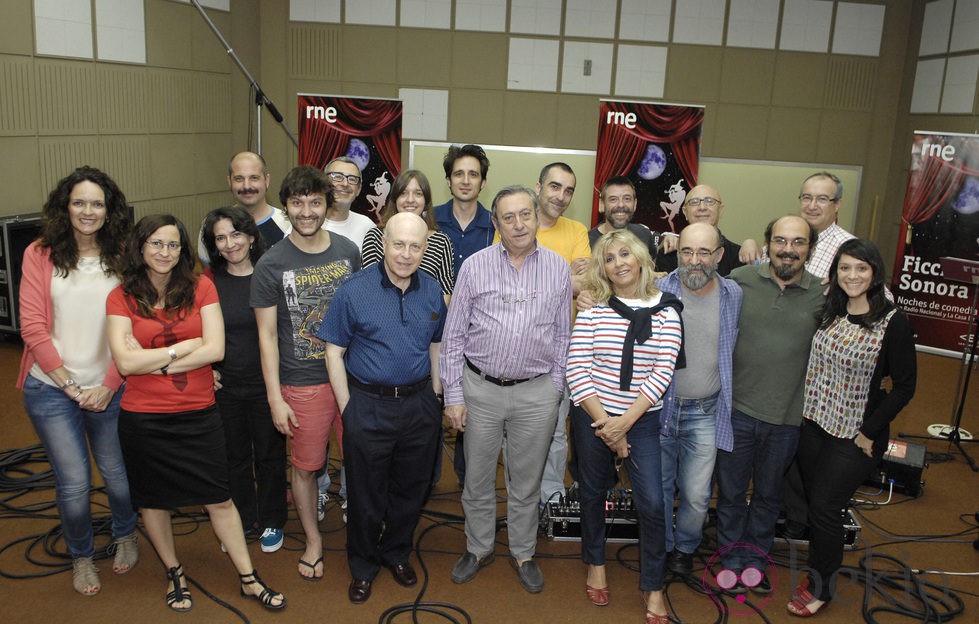 Álex Angulo y Luis Varela en la nueva ficción sonora de Radio Nacional, 'El último trayecto de Horacio Dos' junto a todo el equipo de Radio 3