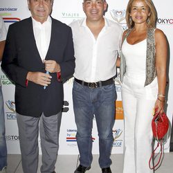 Kike Sarasola con Pedro Trapote y Begoña García-Vaquero en el Óscar