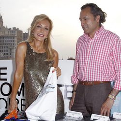 Carmen Lomana y Ángel Casaña en una fiesta benéfica en el Óscar