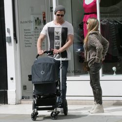 Elsa Pataky y Chris Hemsworth con su hija en Londres