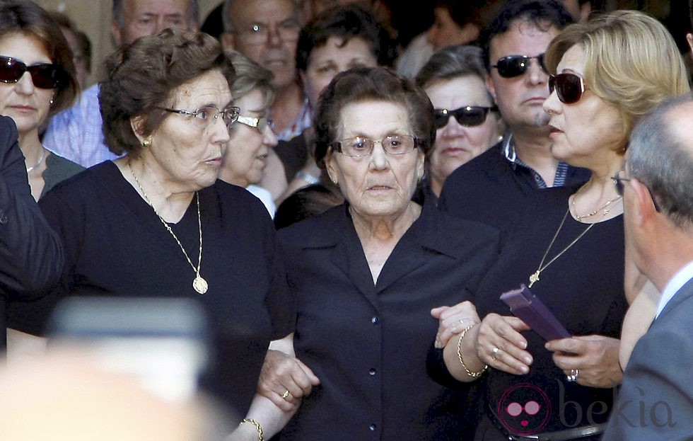 La abuela de Sara Carbonero en el entierro de Santos Arévalo