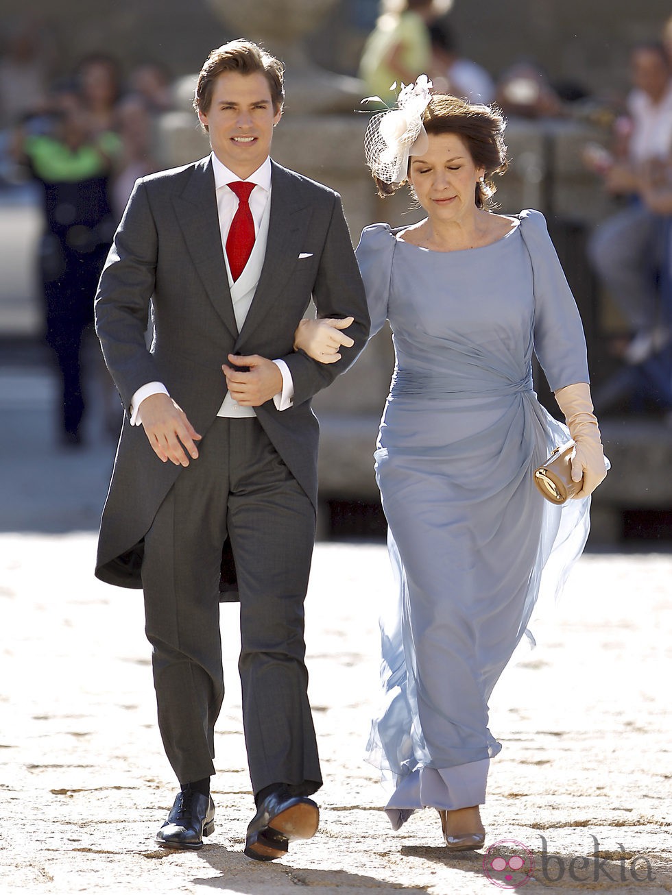 Carlos Baute, a la llegada a su boda con Astrid Klisans