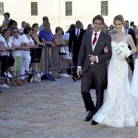 Carlos Baute y Astrid Klisans salen del Monasterio de El Escorial tras su boda