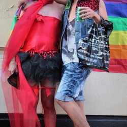 Un hombre travestido en el Orgullo Gay de Madrid