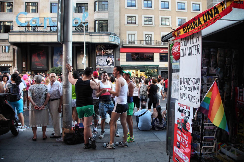 Kiosko en Gran Vía durante el Orgullo Gay de Madrid