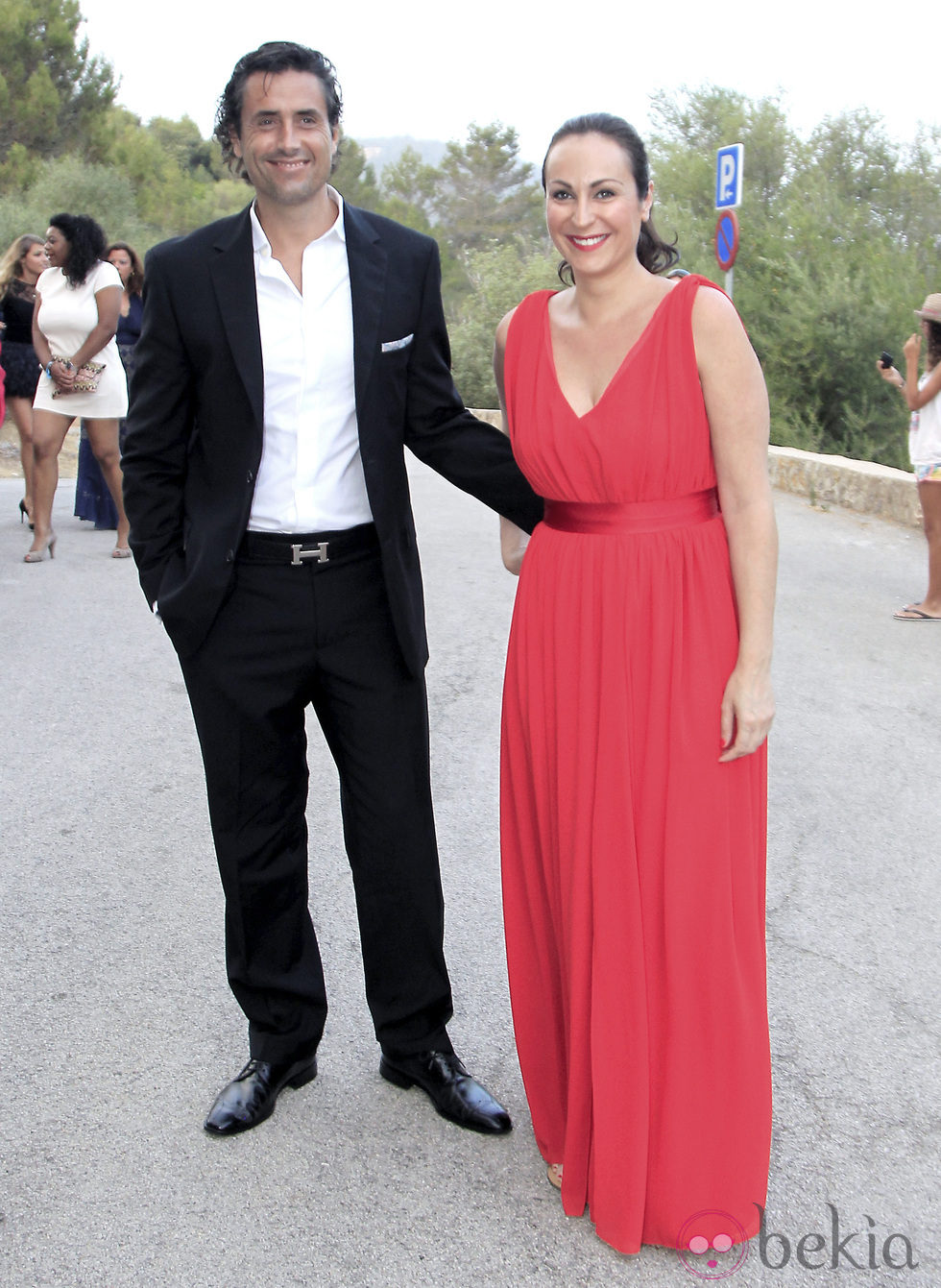 Ana Milán y su marido en la boda de Patricia Conde