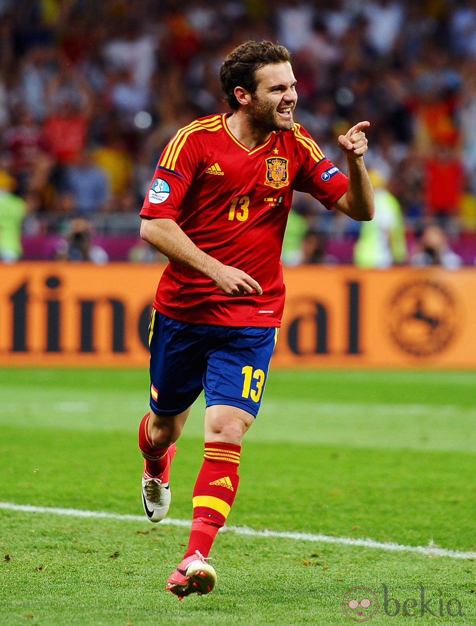 Juan Mata celebra el cuarto gol en la final de la Eurocopa 2012
