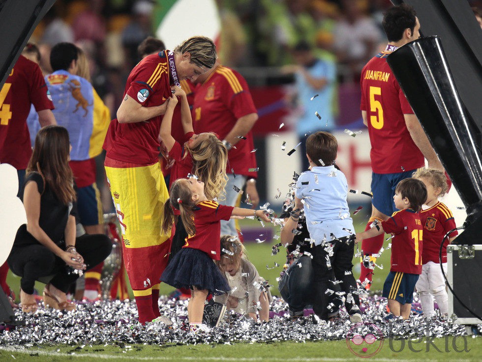 Los hijos de los futbolistas celebran la victoria de España en la Eurocopa 2012