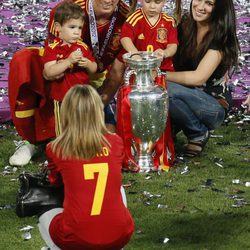 Fernando Torres, Olalla Domínguez, Nora y Leo celebran la Eurocopa 2012