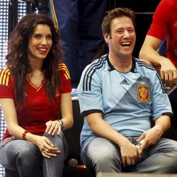 Pilar Rubio y Carlos Latre en la celebración en Cibeles del triunfo de 'La Roja' en la Eurocopa 2012