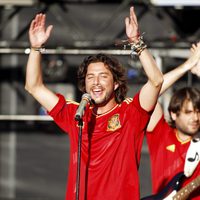 Manu Carrasco en el concierto celebrado por el triunfo de España en Cibeles