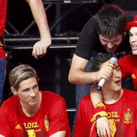 Estopa canta con Iniesta, Torres y Silva en el concierto celebrado en Cibeles por el triunfo de España