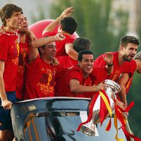 Llorente, Busquets, Xavi, Pedro, Piqué y Torres rumbo a Cibeles para celebrar la Eurocopa 2012