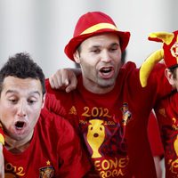 Santi Cazorla, Andrés Iniesta y Jordi Alba celebran en Madrid la Eurocopa 2012