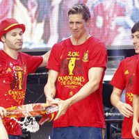Iniesta, Torres y Silva celebran en Cibeles la Eurocopa 2012