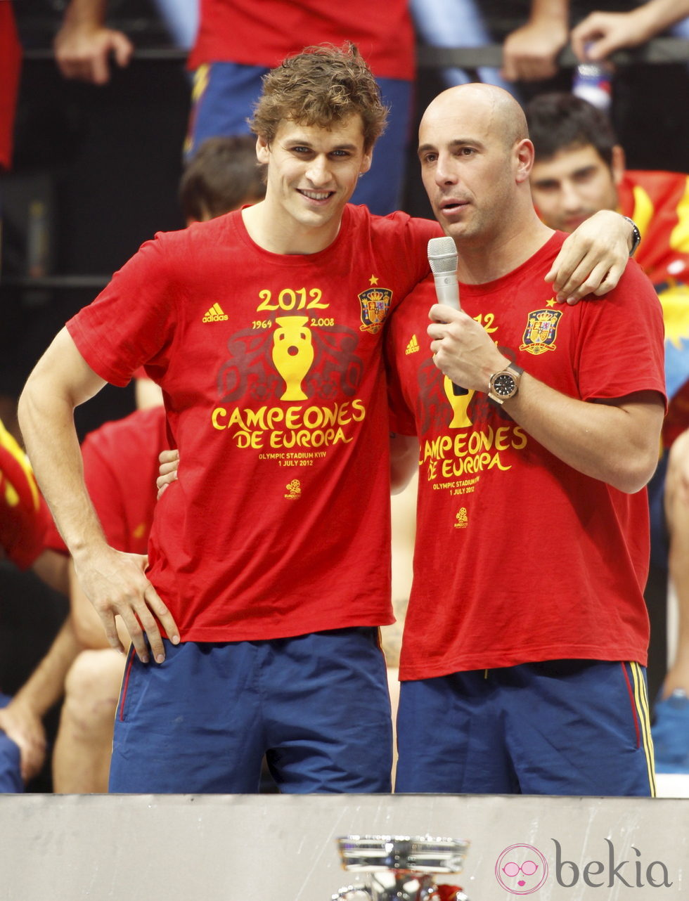Fernando Llorente y Pepe Reina en la celebración de la Eurocopa 2012 en Cibeles
