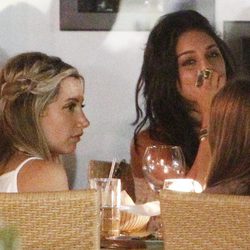 Vanessa Hudgens en la cena de celebración del 27 cumpleaños de Ashley Tisdale