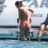 Irina Shayk presume de cuerpo en un barco en Saint-Tropez