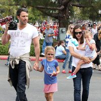 Ben Affleck y Jennifer Garner con sus hijas el Día de la Independencia
