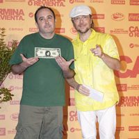 Carlos Areces y Santiago Segura en el estreno de 'Carmina o revienta'