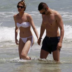 Adriana Abenia, de vacaciones en Ibiza con su novio Sergio Abad