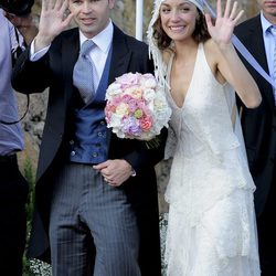 Andrés Iniesta y Anna Ortiz saludan a la prensa el día de su boda