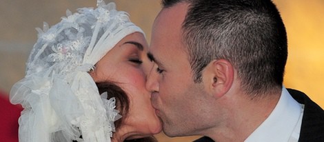 El beso de Andrés Iniesta y Anna Ortiz el día de su boda
